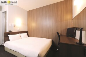 Desk, iron/ironing board, free WiFi - SMILE SMART INN HAKATA (Fukuoka)
