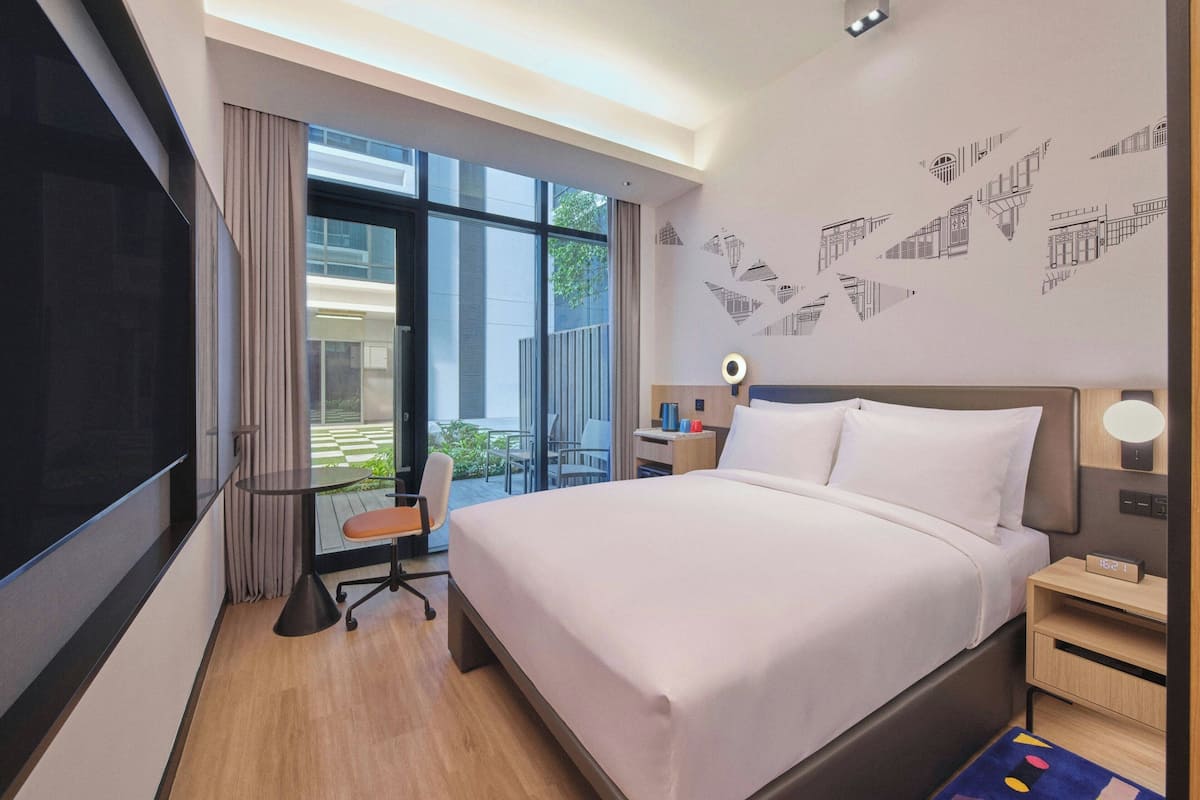 Room, 1 Queen Bed, Non Smoking (Patio)