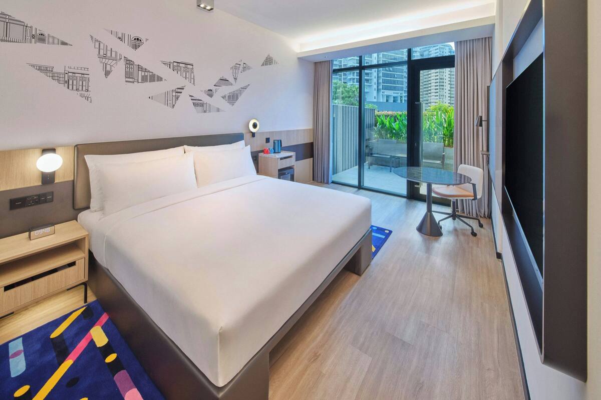 ห้องพัก, เตียงคิงไซส์ 1 เตียง, ลานระเบียง |  เครื่องนอนระดับพรีเมียม, ตู้นิรภัยในห้องพัก, โต๊ะทำงาน, ห้องเก็บเสียง
