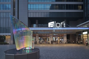 Premium bedding, in-room safe, individually furnished, desk - Aloft Singapore Novena (Singapore)