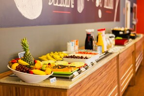 Petit déjeuner buffet servi tous les jours en supplément