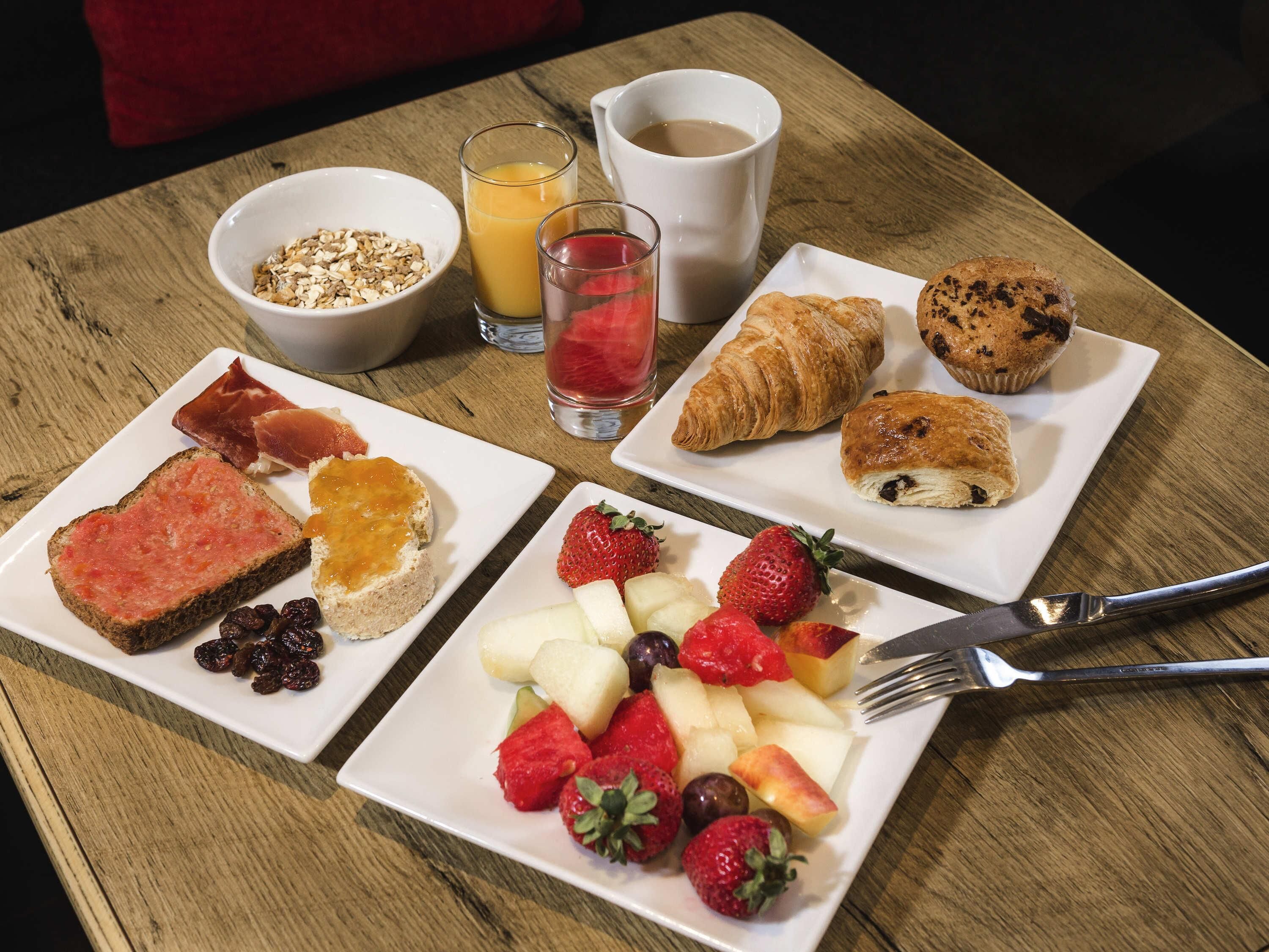 daily buffet breakfast (brl 53.00 per person)