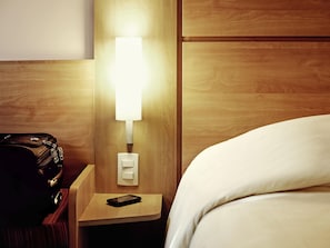 Habitación estándar, 1 cama matrimonial | Minibar, caja de seguridad en la habitación y insonorización