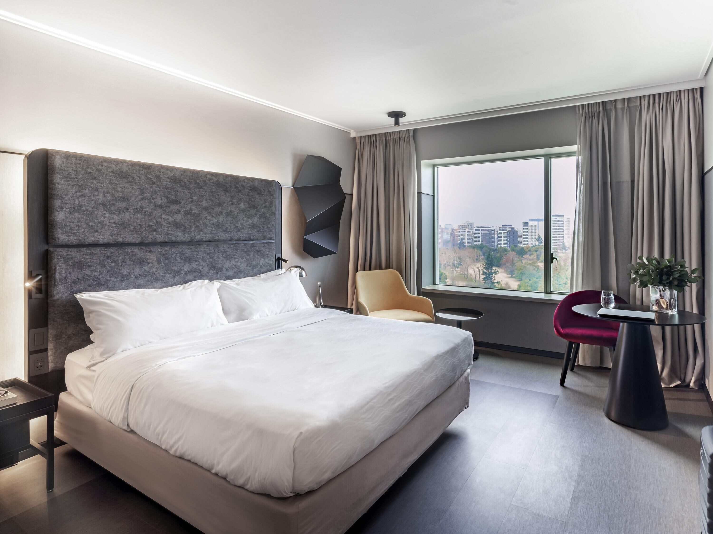 Chambre exécutive, 1 très grand lit | Minibar, coffre-fort, bureau, rideaux d’obscurcissement