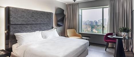 Habitación ejecutiva, 1 cama King size | Minibar, caja de seguridad en la habitación y escritorio
