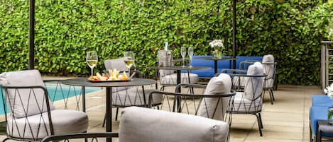 Outdoor pool, free pool cabanas, pool umbrellas