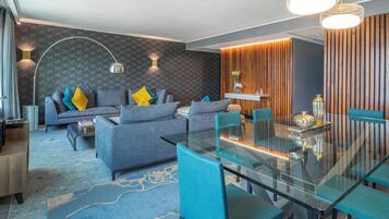 Suite Presidensial, 1 Tempat Tidur King | Area keluarga | Televisi 37-inci dengan saluran TV kabel