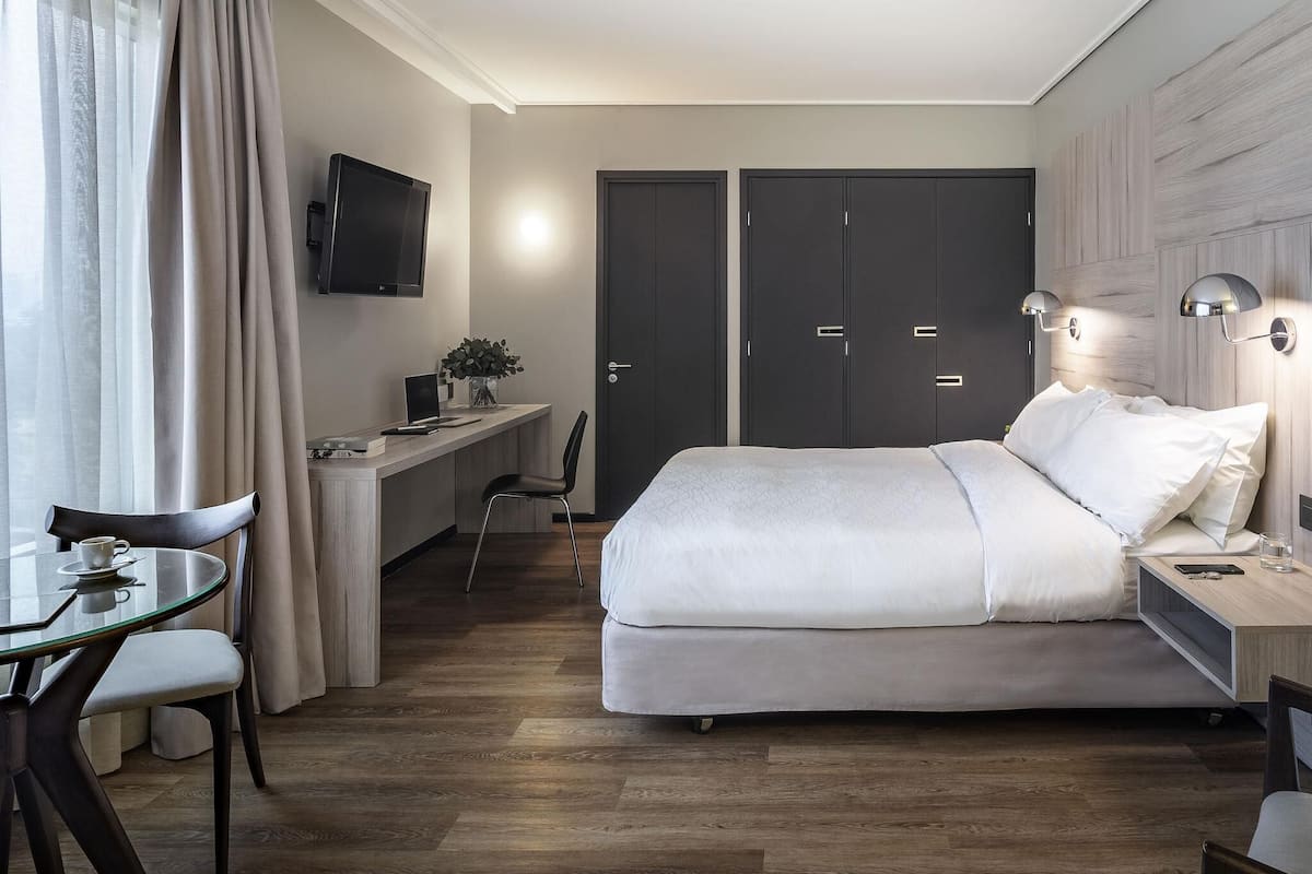 Suite junior, 1 cama King size | Minibar, caja de seguridad en la habitación y escritorio