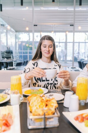 Déjeuner et dîner servis sur place