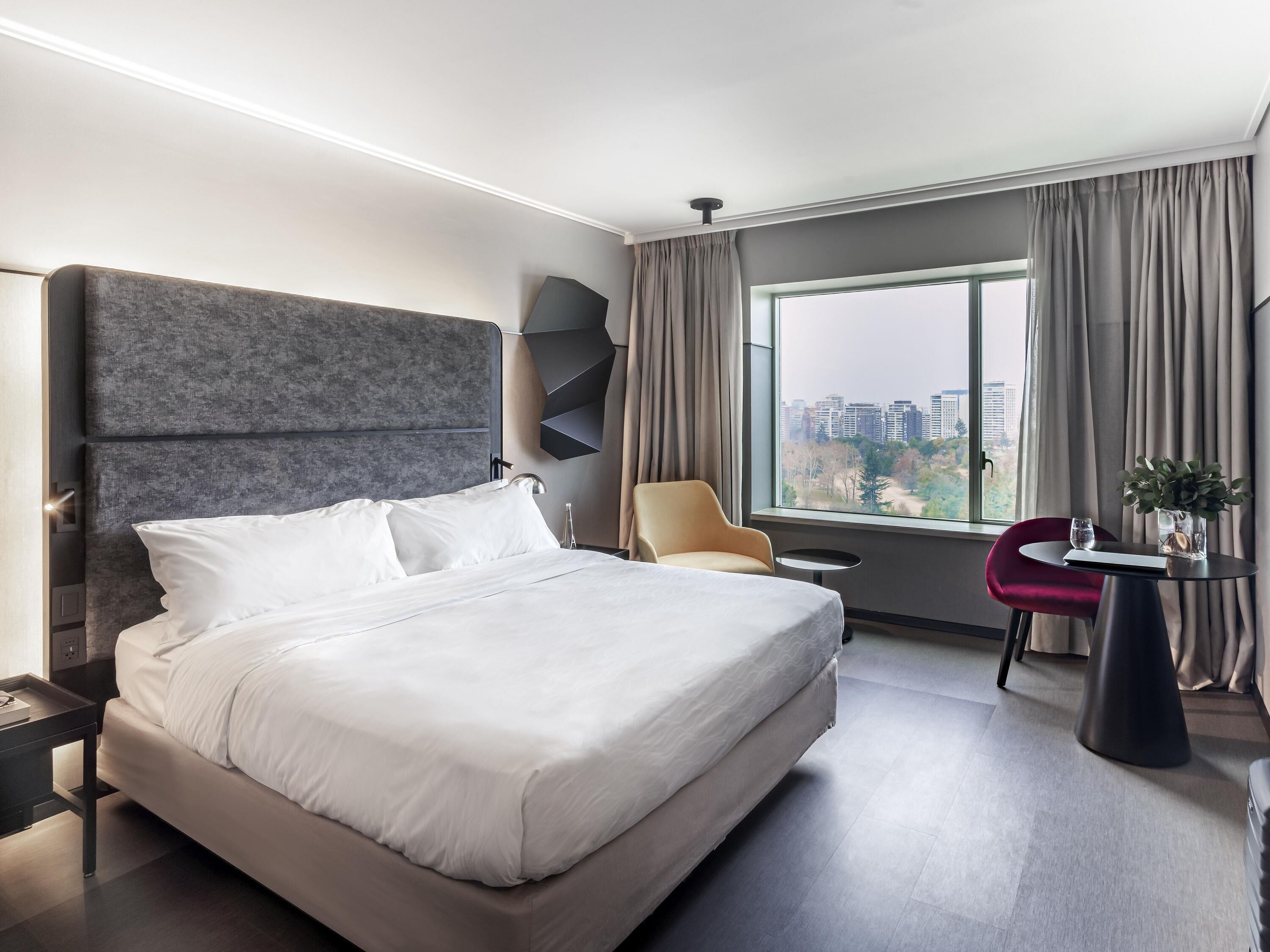 行政客房, 1 张特大床 | 迷你吧、客房内保险箱、办公桌、遮光窗帘