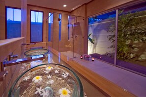 Villa, 4 Schlafzimmer | Badezimmer | Dusche, Regendusche, kostenlose Toilettenartikel, Haartrockner