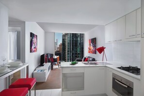 高級寝具、ピロートップベッド、セーフティボックス (室内)、客室ごとに異なる装飾