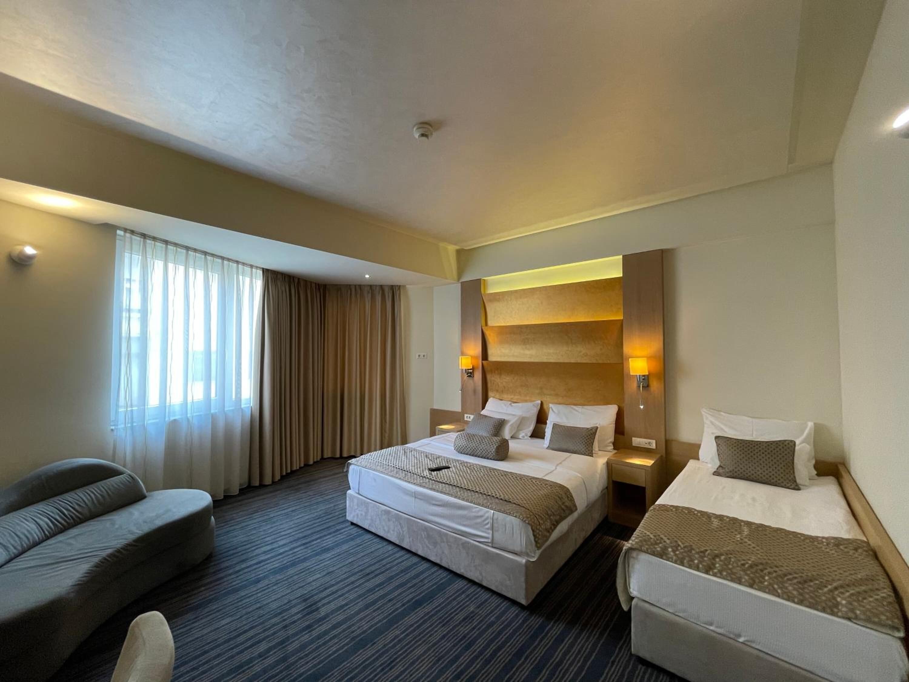 Minibar, in-room safe, free WiFi