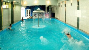2 indoor pools, outdoor pool