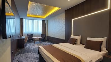 Minibar, in-room safe, free WiFi