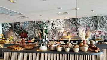 Free daily buffet breakfast