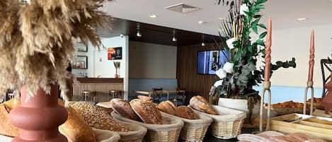 Daily buffet breakfast (EUR 9.90 per person)