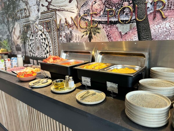 Daily buffet breakfast (EUR 9.90 per person)