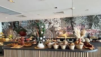 Daily buffet breakfast (EUR 13.90 per person)