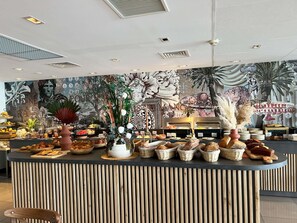 Daily buffet breakfast (EUR 13.90 per person)
