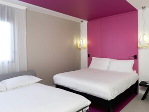 Zimmersafe, schallisolierte Zimmer, Bügeleisen/Bügelbrett
