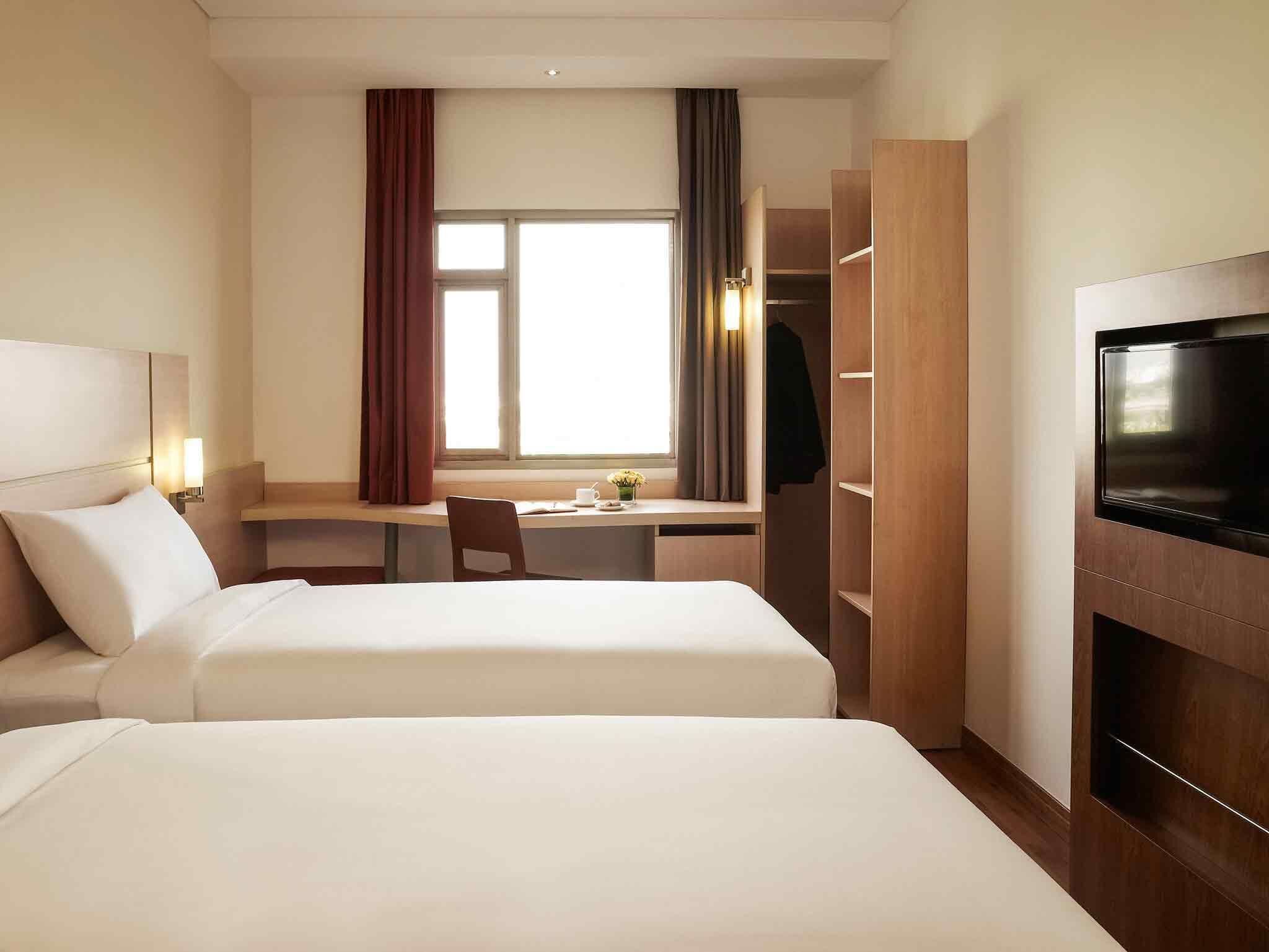 minibar, in-room safe, desk, iron/ironing board