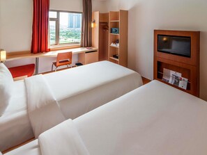 Standard Room, 2 Twin Beds | Minibar, in-room safe, desk, iron/ironing board - ibis Saigon South (Ho Chi Minh City)