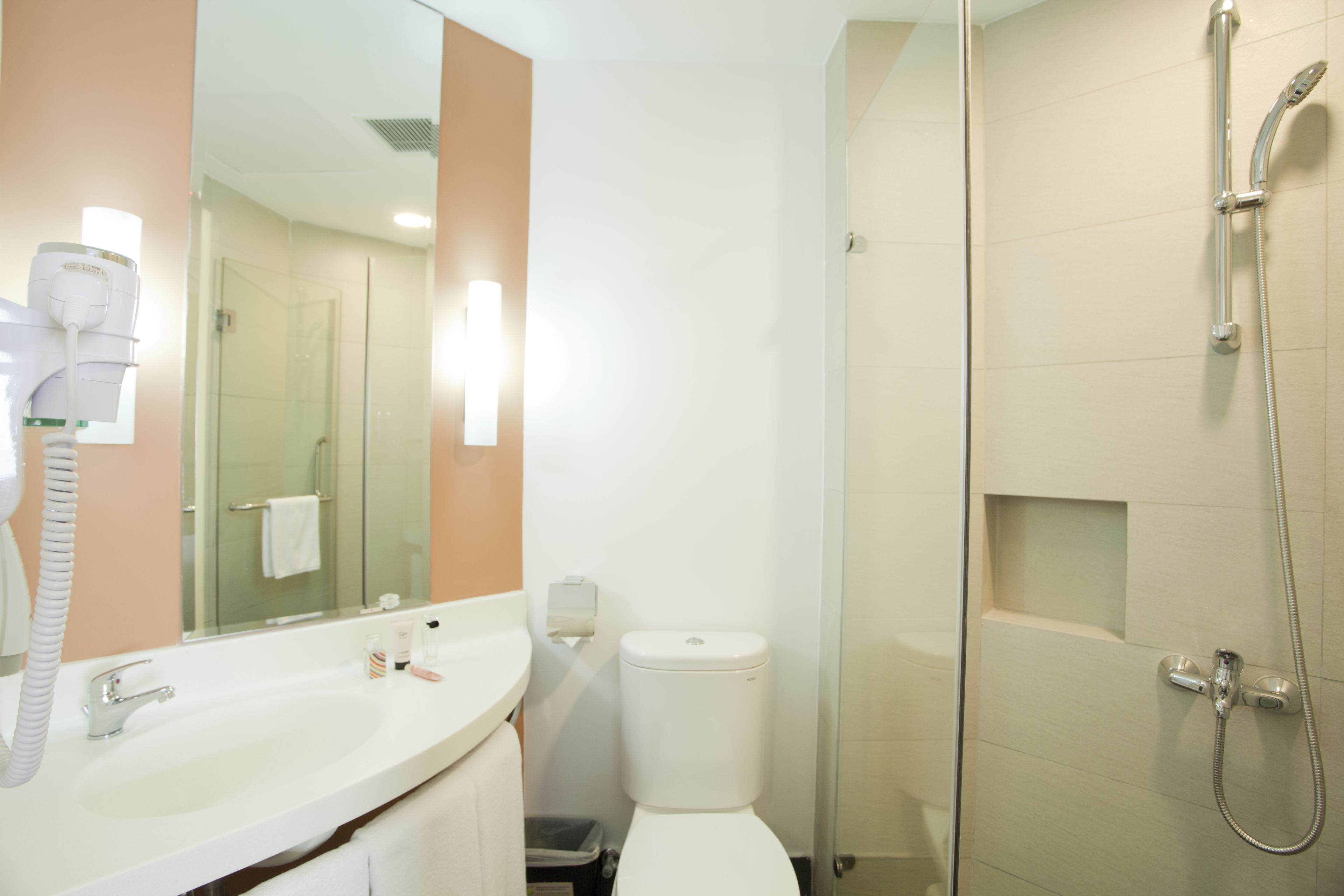 shower, rainfall showerhead, eco-friendly toiletries, hair dryer