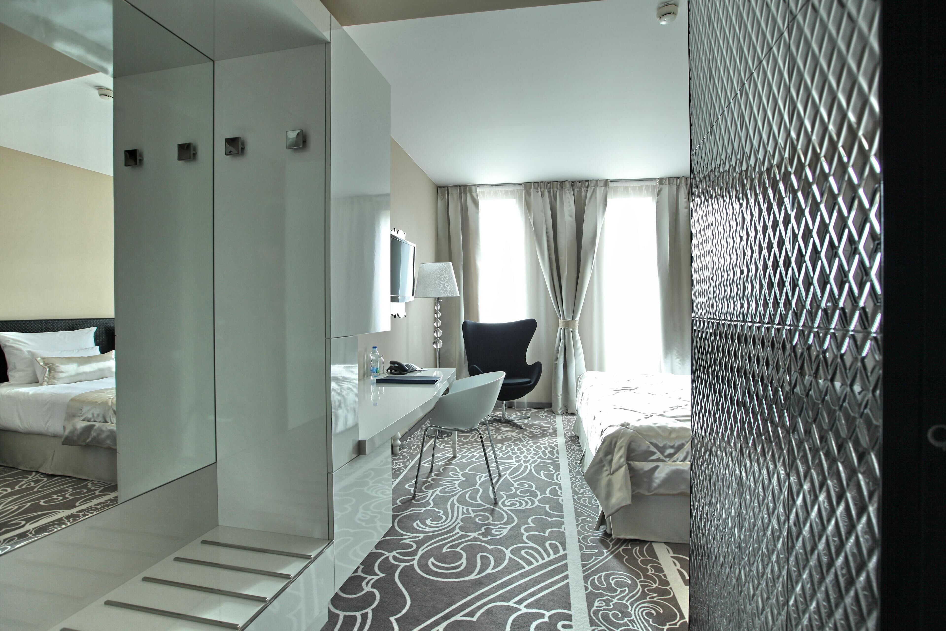 Hypo-allergenic bedding available, minibar, in-room safe, desk