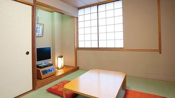 Quarto tradicional, para fumantes, banheiro compartilhado (Japanese Style Room) | Wi-Fi de cortesia, roupa de cama, acesso para cadeiras de rodas