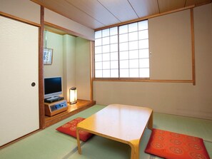 Japanese Style Room, Shared Bathroom (Smoking) | Free WiFi, bed sheets, wheelchair access - Hotel Awina Osaka (Osaka)