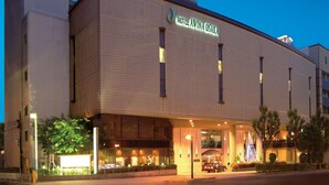 A hotel with a modern facade, a prominent entrance, and a Christmas tree decoration. - Hotel Awina Osaka (Osaka)