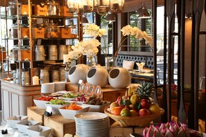 Daily full breakfast (THB 380 per person)