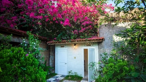 A white brick building with a door labeled "Manu."
