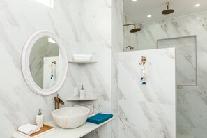 Villa - 2 soveværelser - privat pool | Badeværelse | Brusehoved med spredningseffekt, gratis toiletartikler, hårtørrer