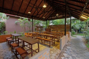 Bar (on property) - Palm Village Resort & Spa (Siem Reap)
