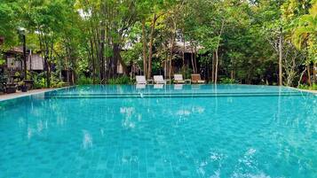 Outdoor pool, free cabanas, pool umbrellas