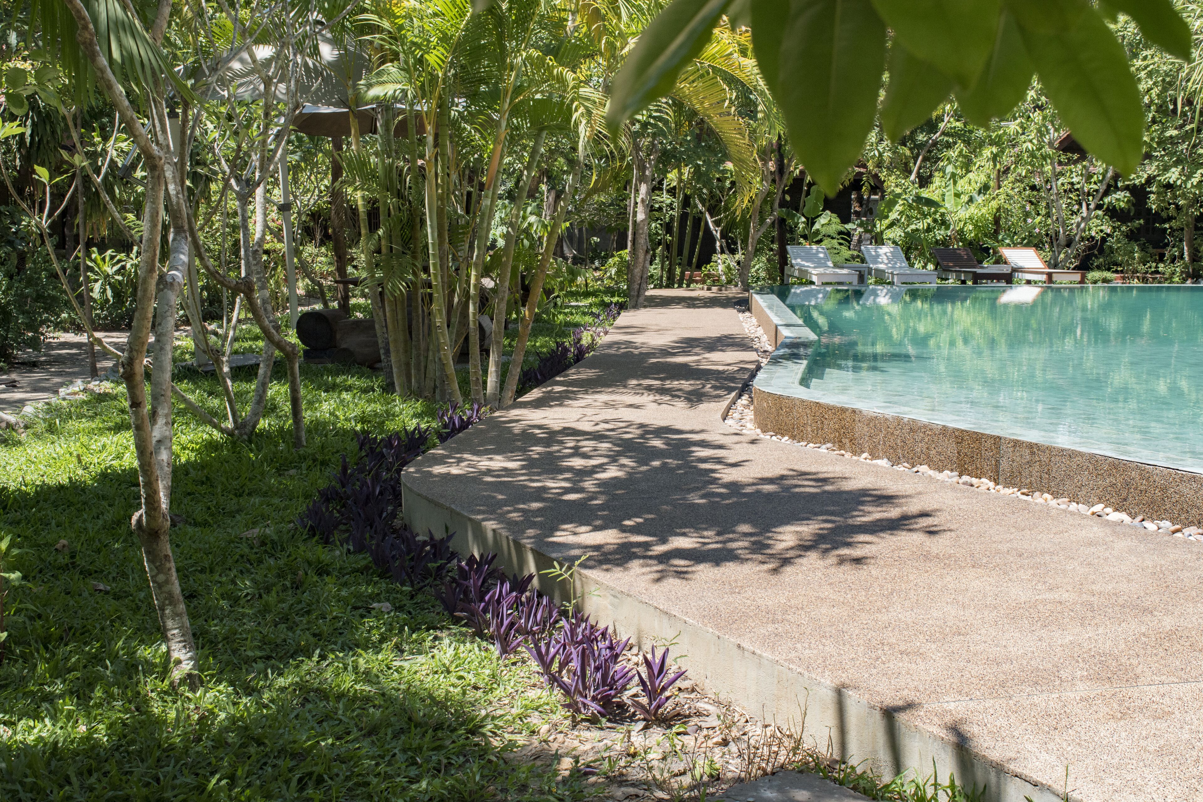 outdoor pool, free pool cabanas, pool umbrellas