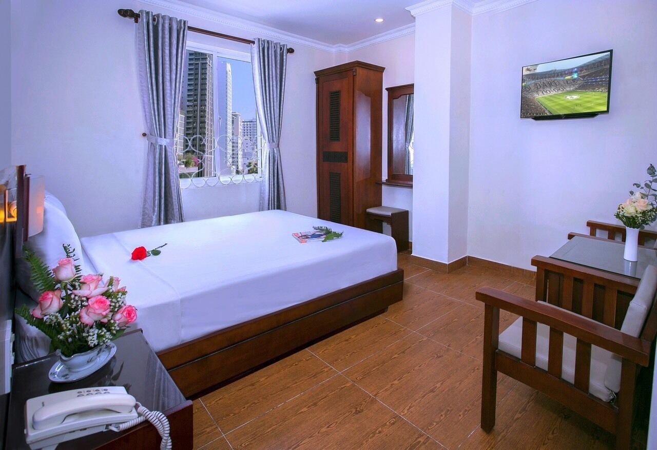 Standard Double Room | Minibar, desk, blackout drapes, WiFi (free)