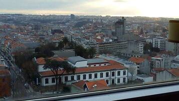 Habitación triple panorámica, vista a la ciudad | Vista a la ciudad