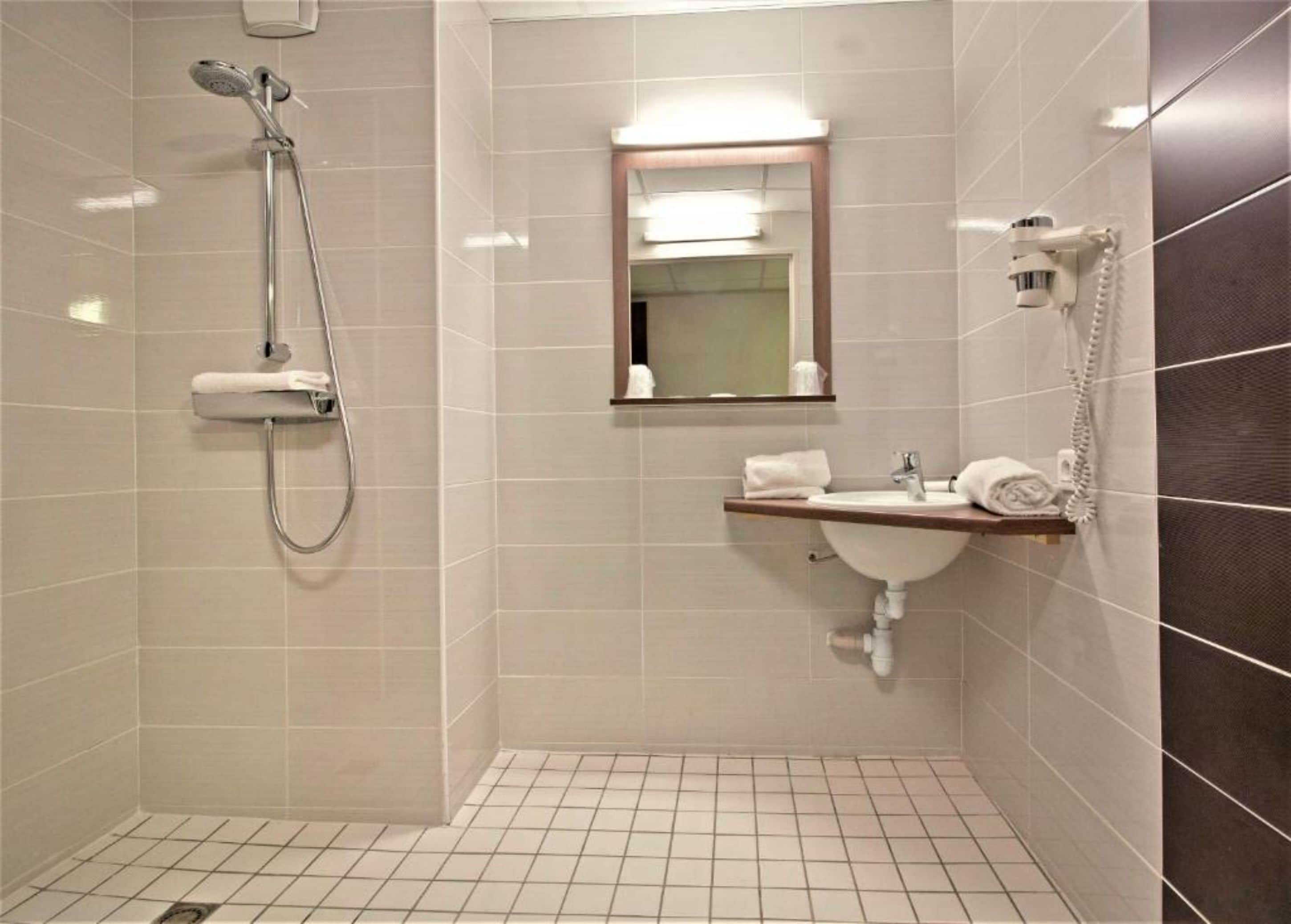 comfort double room, accessible | desk, soundproofing, iron/ironing board, cots/infant beds