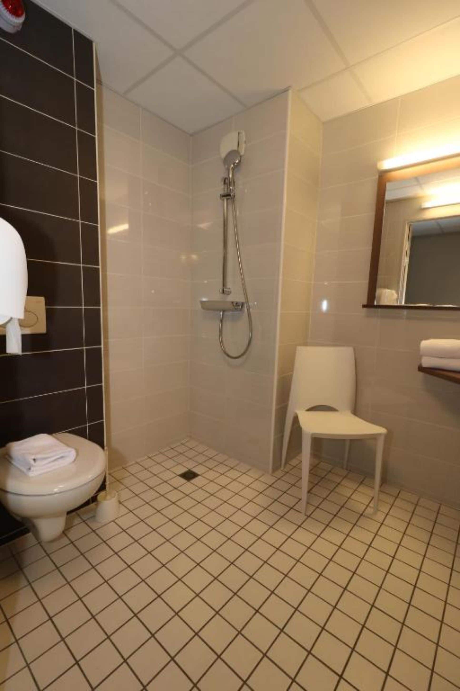 comfort double room, accessible | bathroom | shower, hair dryer, towels