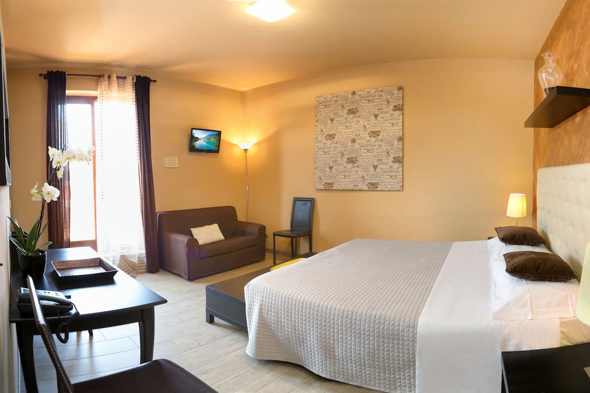 Suite, Kitchenette | Down comforters, in-room safe, desk, iron/ironing board (on request)
