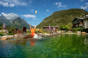 Piscine couverte, piscine extérieure (ouverte en saison)