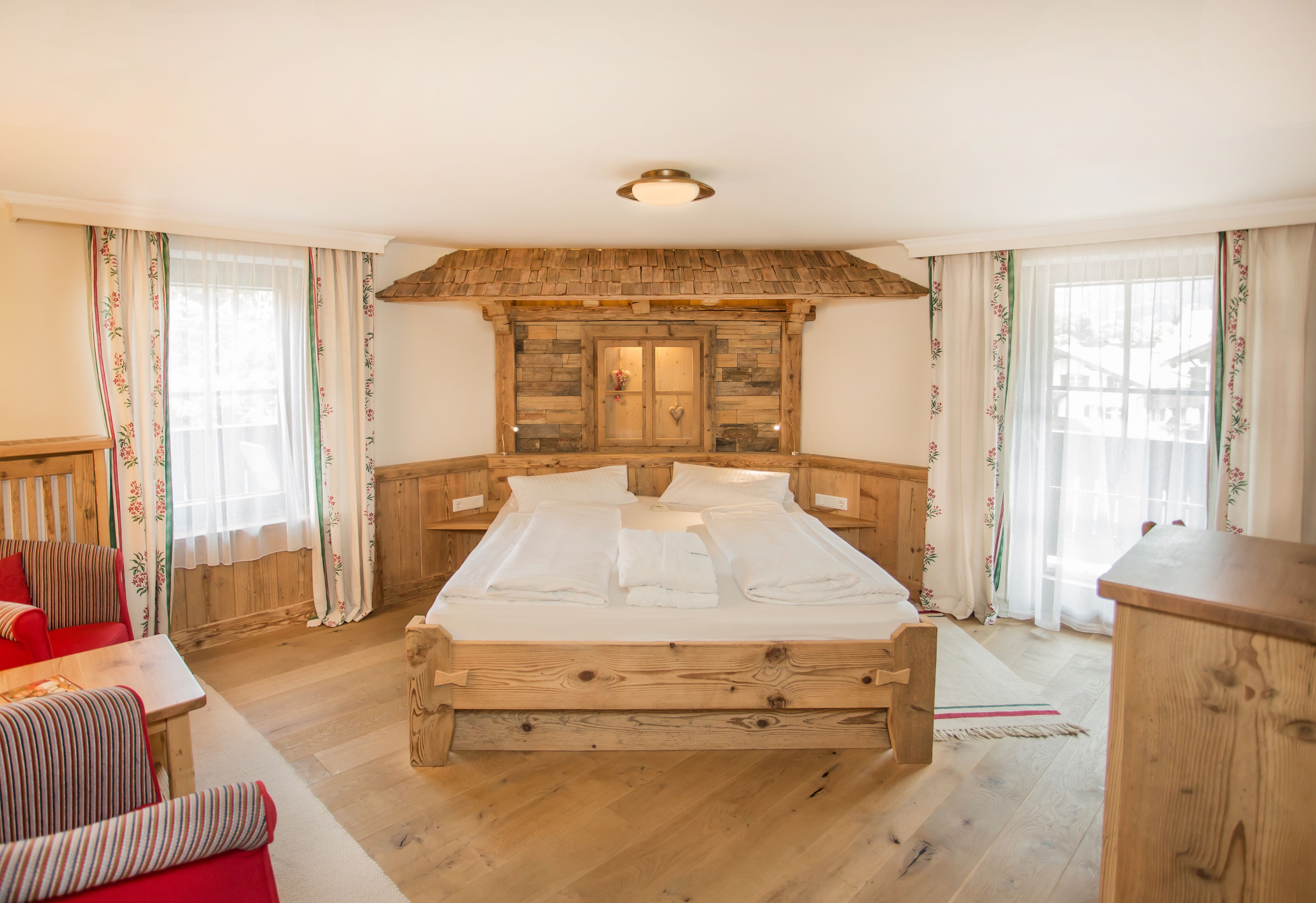 Habitación doble, vistas al jardín | Ropa de cama hipoalergénica, caja fuerte, cunas (de pago)