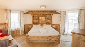 Habitación doble, vistas al jardín | Ropa de cama hipoalergénica, caja fuerte, cunas (de pago)