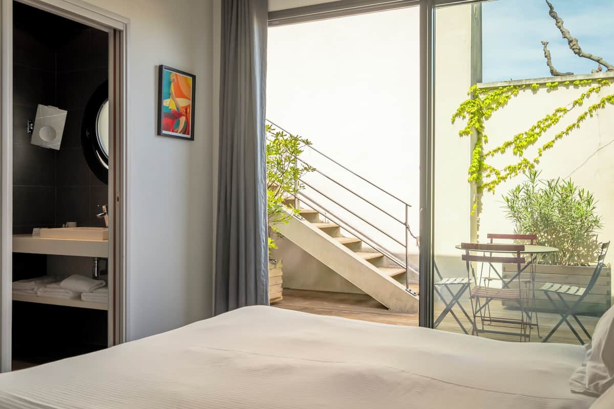 Premium bedding, minibar, individually decorated, individually furnished