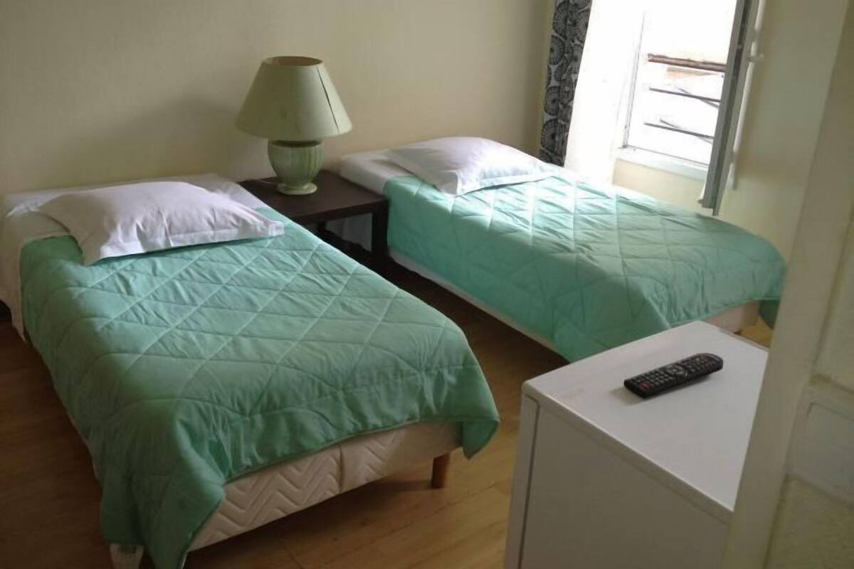 Select Comfort beds, desk, free WiFi