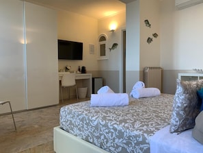 Premium bedding, down duvets, Select Comfort beds, minibar - Affittacamere San Giorgio (Riomaggiore)