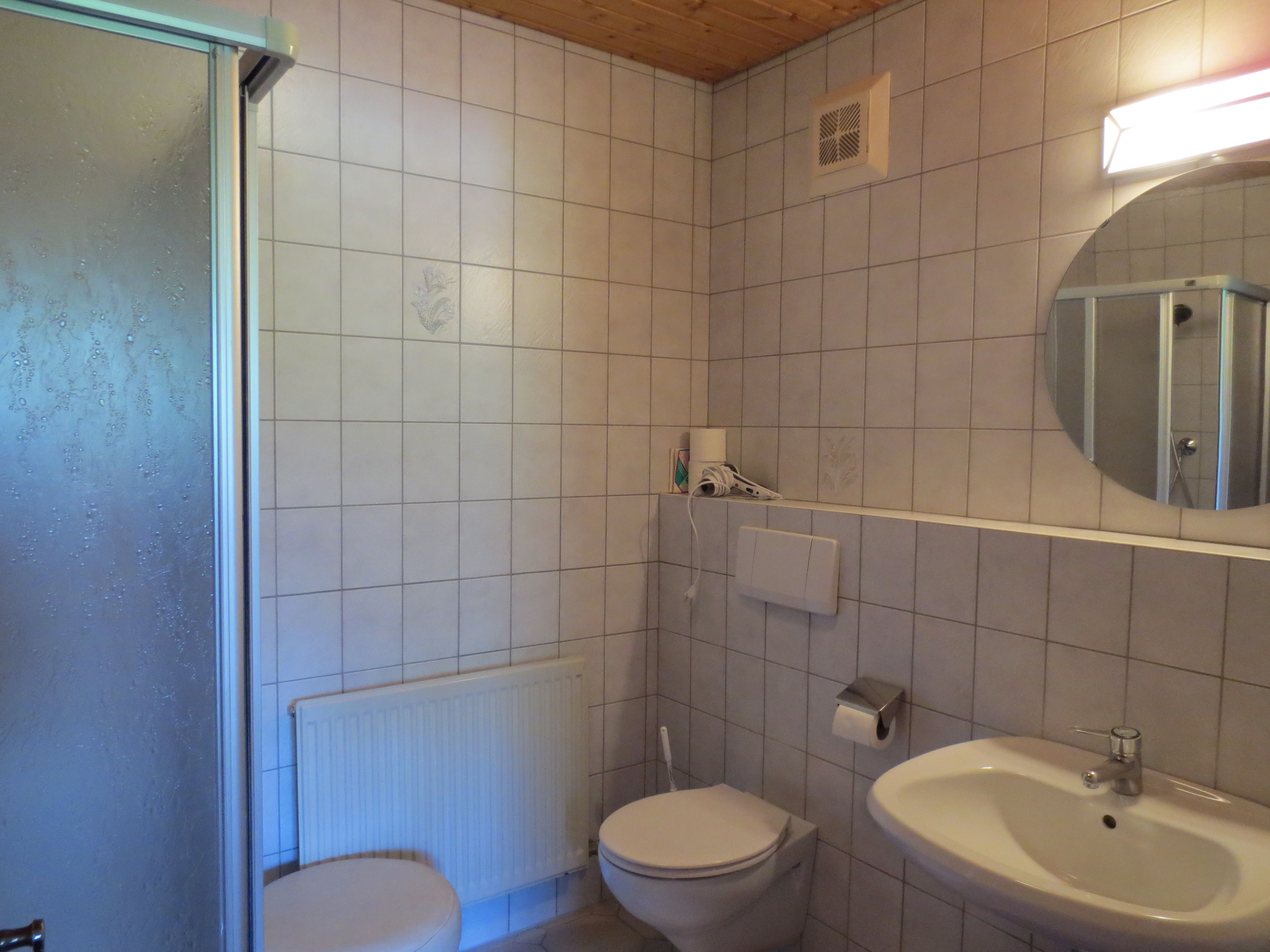 free toiletries, towels